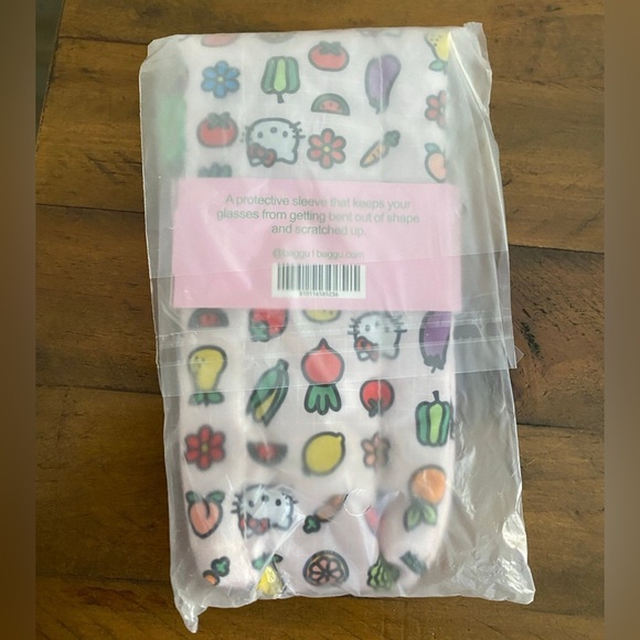 Baggu Hello Kitty Puffy Glasses Sleeve
New - Picture 2 of 2